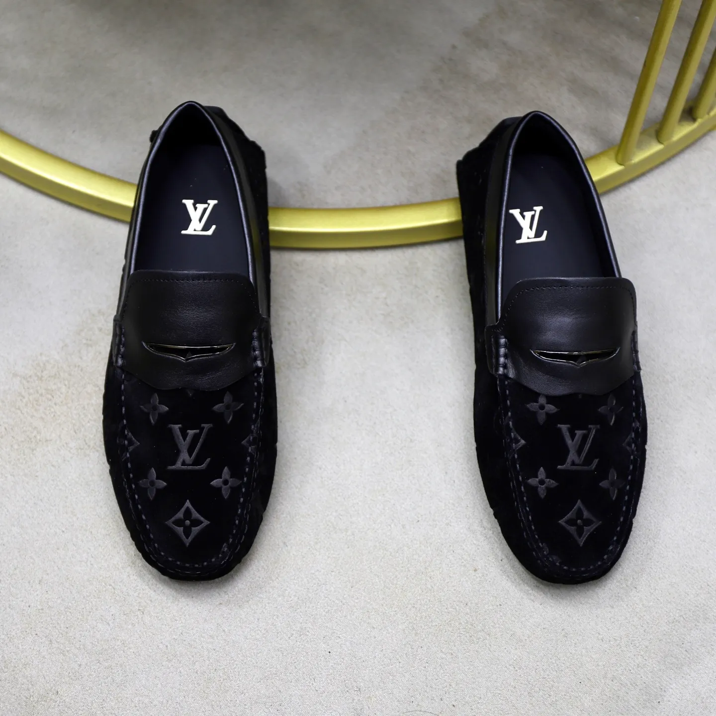 Ex-factory price: 480💰【LV】Louis Vuitton ⚠️High-end men’s driving and pedal series ⚠️38-44 (customized for 45) ⚠️All original cowhide leather! Thick and soft! Made entirely of calfskin lining! Rubber sheet anti-slip beanie sole! Three-dimensional package technology! Fashionable and classic! Handicrafts! Original high quality! Feel free to compare!